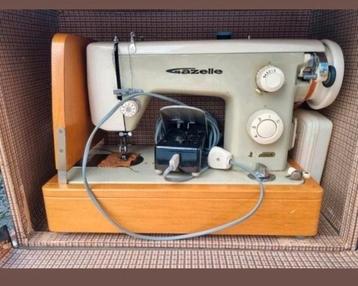 Prachtige complete werkende Gazelle Naaimachine met koffer ! beschikbaar voor biedingen