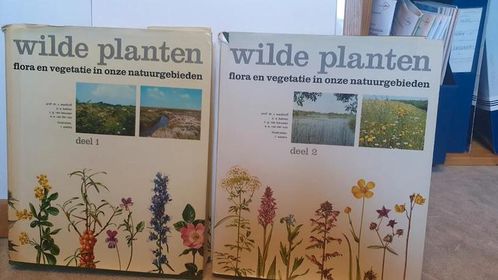 2 Boekwerken Wilde Planten - Flora en Vegetatie, Boeken, Natuur, Gelezen, Bloemen, Planten en Bomen, Ophalen of Verzenden