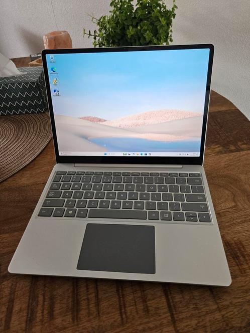 Microsoft Surface Laptop Go, Computers en Software, Windows Laptops, Zo goed als nieuw, 12 inch, SSD, Minder dan 2 Ghz, 8 GB, Ophalen of Verzenden