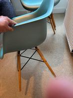 Eames DAW replica stoelen 2 stuks, Huis en Inrichting, Stoelen, Ophalen of Verzenden, Zo goed als nieuw, Blauw, Hout