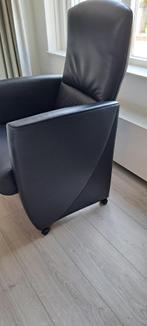 NIEUWSTAAT moderne fauteuil in donker blauw leer, merk JORI, Huis en Inrichting, Fauteuils, Ophalen, Minder dan 50 cm, Minder dan 75 cm