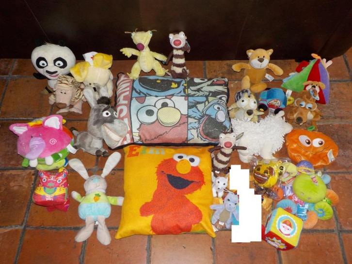 grote verzameling knuffels en kussens - Ice Age Sesamstraat, Kinderen en Baby's, Speelgoed | Knuffels en Pluche, Gebruikt, Overige typen