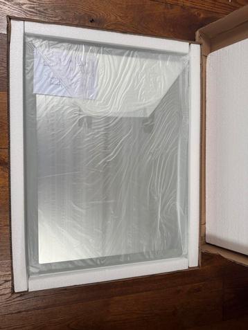 2x Badkamerspiegel LED & Verwarming nieuw in doos beschikbaar voor biedingen