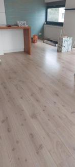 Eikenkleur clicklaminaat zeker 70 vierkante meter., Huis en Inrichting, Stoffering | Vloerbedekking, Ophalen, Gebruikt, Eikenkleur modern