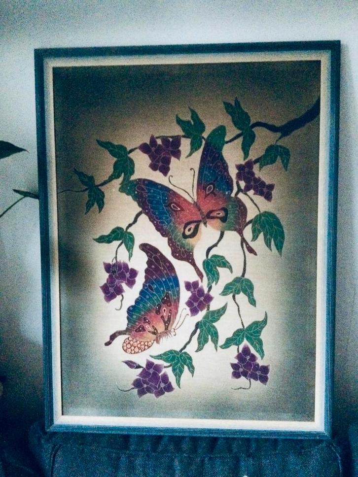Batik schilderij vlinders en bloemen op katoenen doek, Antiek en Kunst, Kunst | Schilderijen | Abstract, Ophalen