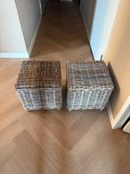 Rieten poefjes, Ophalen, Gebruikt, Mand, Vierkant