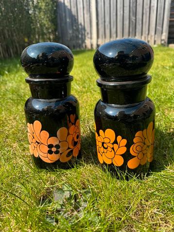 Amber glazen apothekerspotten, met oranje opdruk beschikbaar voor biedingen