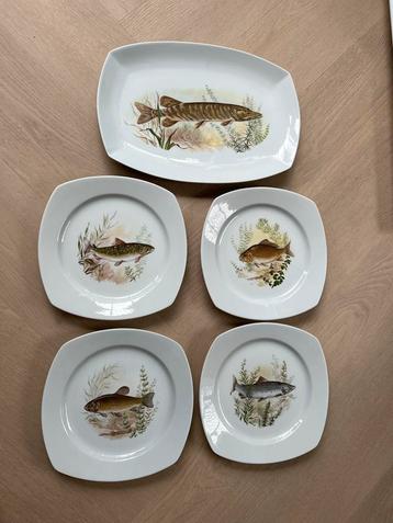 Servies: Borden en Schaal met Vissen beschikbaar voor biedingen