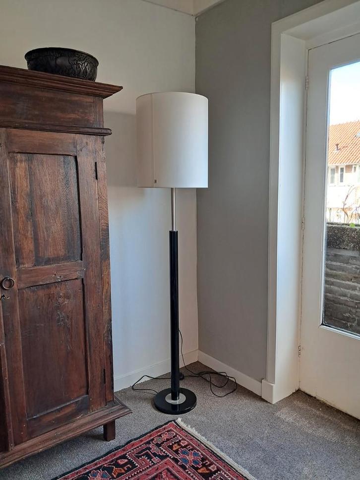 Bony Design Vloerlamp - Stijlvol en Elegant, Huis en Inrichting, Lampen | Vloerlampen, Zo goed als nieuw, 150 tot 200 cm, Metaal