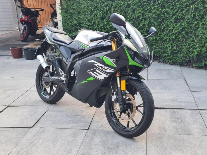 Rieju RS3 schakelbrommer 2017 rs2 tzr gpr50 rs50 rs4 50cc, Fietsen en Brommers, Brommers | Overige merken, Gebruikt, Maximaal 45 km/u