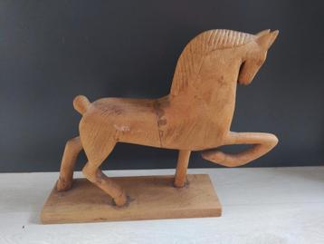 Houten paard beschikbaar voor biedingen