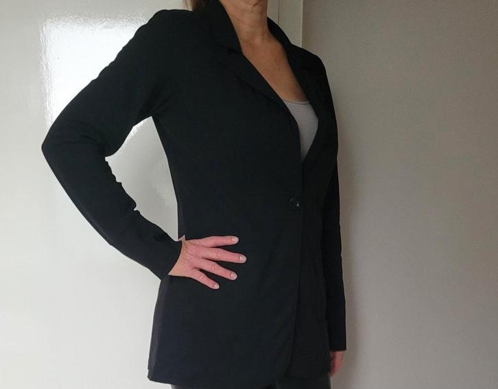 Studio Anneloes Fran Blazer S Dikkere Travelstof Zwart, Kleding | Dames, Jasjes, Kostuums en Pakken, Zo goed als nieuw, Jasje