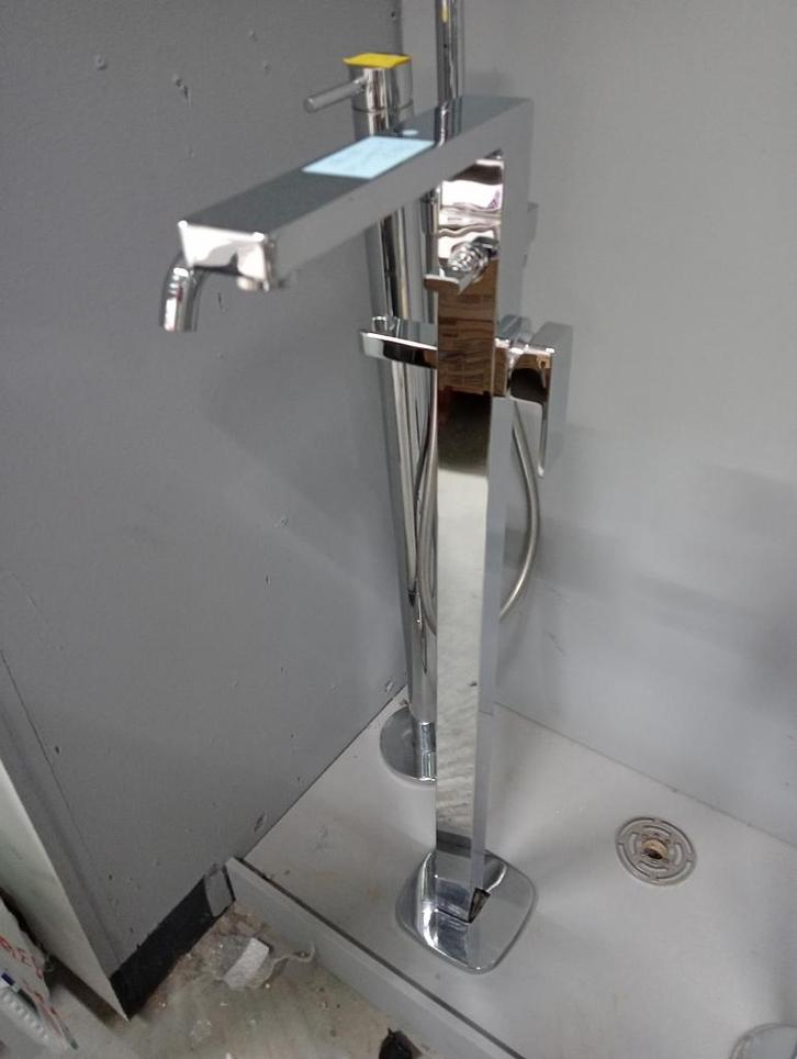 Staande badkraan, Doe-het-zelf en Verbouw, Sanitair, Nieuw, Ophalen
