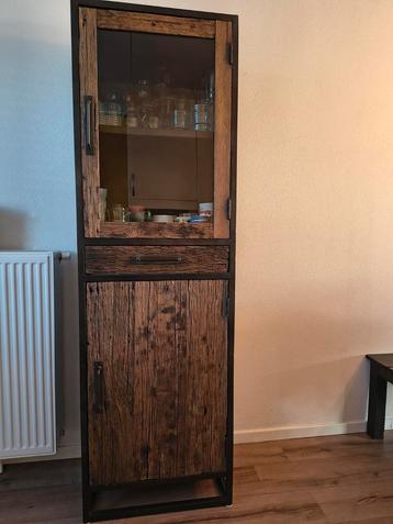 Konan vitrine kast beschikbaar voor biedingen