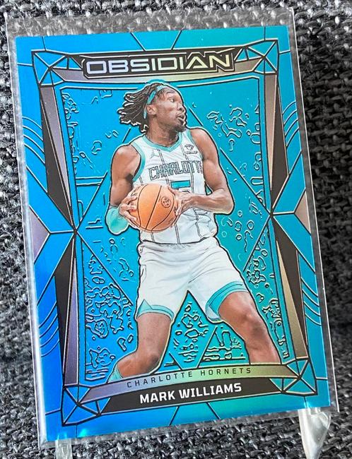Mark Williams /16 Panini NBA card Charlotte Hornets (Suns), Verzamelen, Sportartikelen en Voetbal, Nieuw, Poster, Plaatje of Sticker