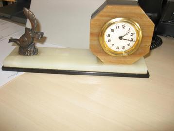 Klokje met fotolijst bruin en wit marmer beschikbaar voor biedingen