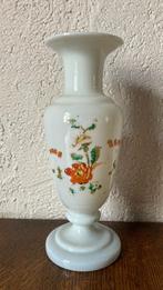 Antieke vaas melkglas opaline - hoogte 27 cm, Antiek en Kunst, Ophalen of Verzenden
