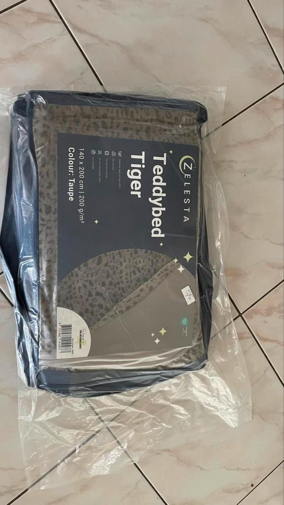 Zelesta Teddybed Tiger Taupe 140x200 cm, Huis en Inrichting, Slaapkamer | Beddengoed, Nieuw, Deken of Dekbed, Eenpersoons, Overige kleuren