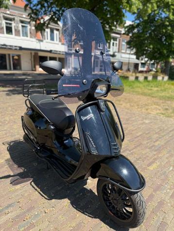 Vespa Sprint brom glans zwart 4t 45km 2015 full option beschikbaar voor biedingen