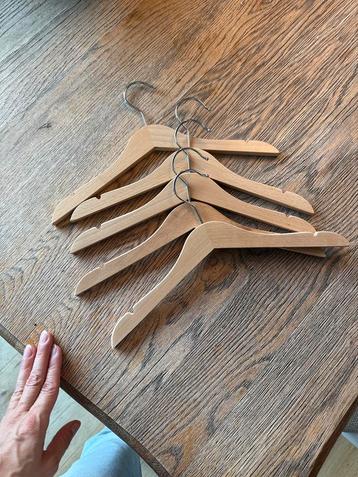 Houten Kledinghangers Kinderkamer - 5 stuks beschikbaar voor biedingen