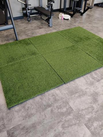 3 Fitness Vloertegels Rubber met Kunstgras €25,- per stuk beschikbaar voor biedingen