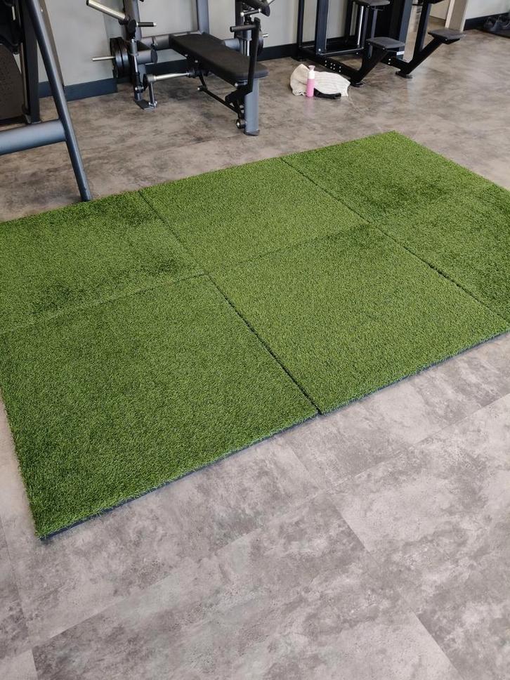 3 Fitness Vloertegels Rubber met Kunstgras €25,- per stuk, Sport en Fitness, Fitnessmaterialen, Zo goed als nieuw, Fitnessmat