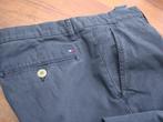 Heren pantalon Tommy Hilfiger chino donker blauw W38 L34, Gedragen, Blauw, Ophalen of Verzenden, Maat 56/58 (XL)