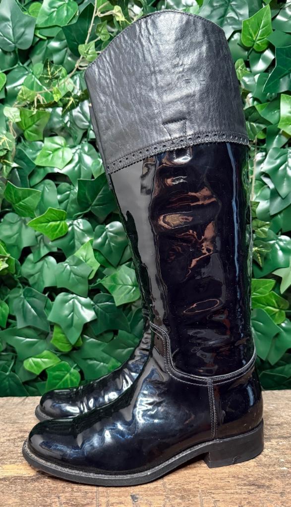 supergave bijna Nieuwe lakleer laars van Sendra maar 38, Kleding | Dames, Schoenen, Zo goed als nieuw, Hoge laarzen, Zwart, Ophalen of Verzenden