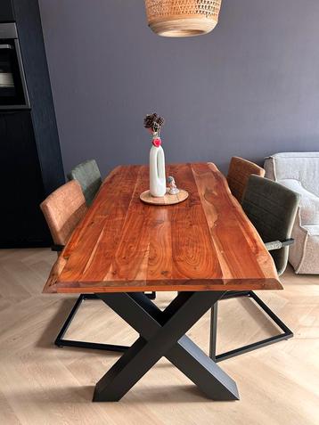 Boomstamtafel + 4 Stoelen – 180 cm * 90 cm * 77 cm beschikbaar voor biedingen