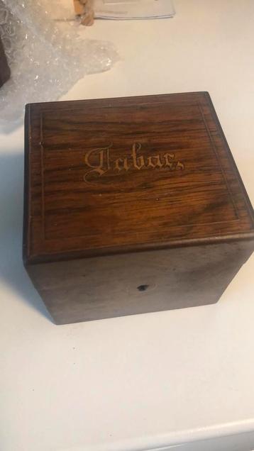 Antiek tabakskistje beschikbaar voor biedingen