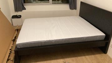 Bed frame, mattress and bed drawers - afbeelding 1