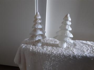 Kerstboompjes besneeuwd licht kunststof  beschikbaar voor biedingen