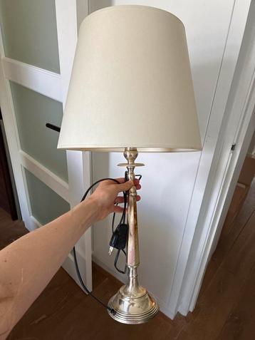 Antieke zilver tafellamp met beige crème lampenkap Vintage beschikbaar voor biedingen