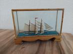 Vintage schip in vitrine, Hobby en Vrije tijd, Modelbouw | Boten en Schepen, Overige merken, Gebruikt, Na, Na