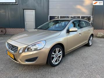 Volvo V60 Momentum-Trekhaak-PDC-Xenon-Stoelverwarming! beschikbaar voor biedingen