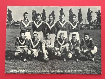 Leeuwarden - 1956 - Elftalkaart - Monty beschikbaar voor biedingen