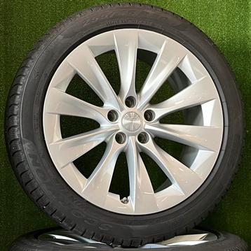 Originele 20 inch Tesla Model X velgen met winterbanden beschikbaar voor biedingen