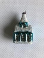 Kerstbal blauw kerkje met witte besuikerde details., Ophalen of Verzenden, Zo goed als nieuw