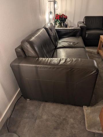 Nette bruine leren 2,5-zits bank beschikbaar voor biedingen