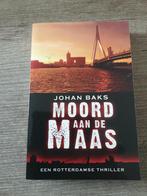 Moord aan de Maas Johan baks een Rotterdamse thriller, Boeken, Thrillers, Gelezen, Ophalen of Verzenden