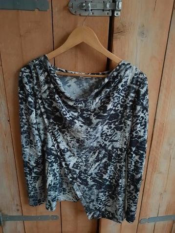 Casual Clothing Zwart Witte Print Asymmetrische Top Maat S beschikbaar voor biedingen