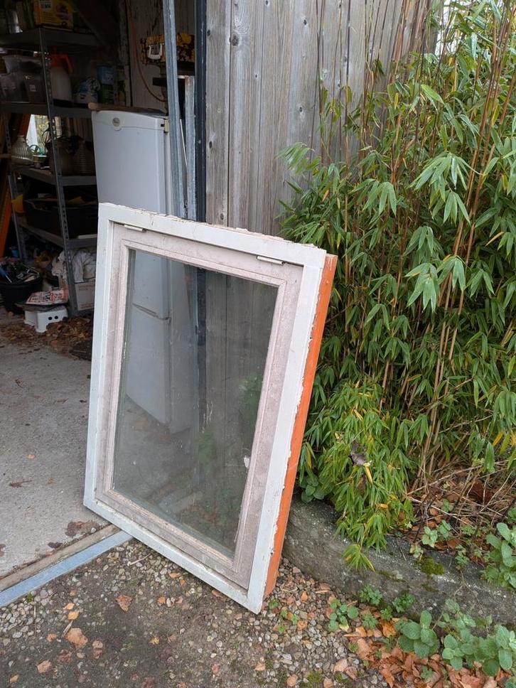 Twee hardhouten kozijnen met dubbelglas, Doe-het-zelf en Verbouw, Glas en Ramen, Gevelraam of Ruit, Dubbelglas, Ophalen