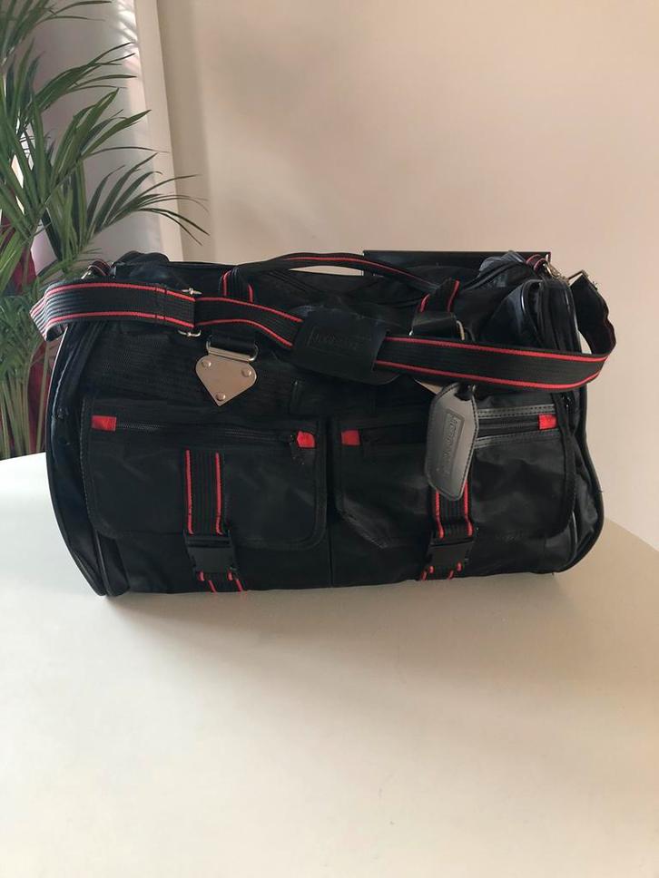 Reistas | Jordache | Zwart & Rood | Middelgroot | Zgan, Sieraden, Tassen en Uiterlijk, Tassen | Reistassen en Weekendtassen, Zo goed als nieuw