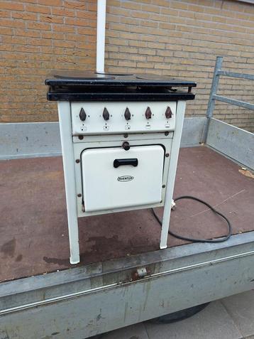 Oude antieke inventum elektrische fornuis met over  beschikbaar voor biedingen
