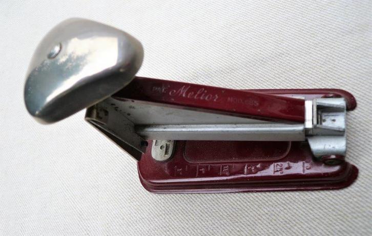 art-deco nietapparaat Melior 85, made in Austria Oostenrijk., Antiek en Kunst, Antiek | Kantoor en Zakelijk, Ophalen of Verzenden