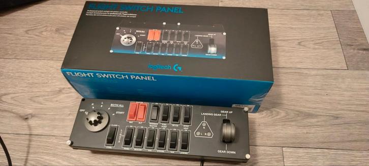 Logitech Flight Switch Panel - Zo goed als nieuw!, Computers en Software, Joysticks, Zo goed als nieuw, Ophalen of Verzenden
