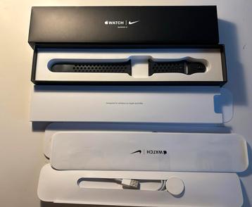 Apple watch series 3 nike (enkel oplader en bandje) beschikbaar voor biedingen