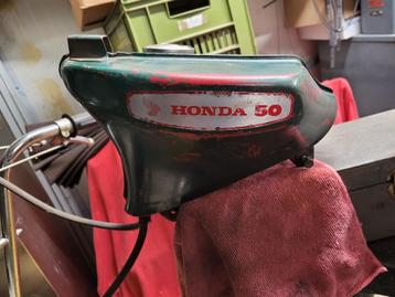 Honda C50H brommer brandstoftankje beschikbaar voor biedingen