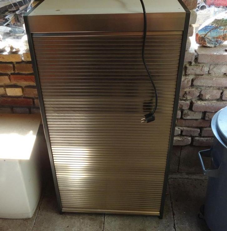 Kastje met rolluik, 3 legplanken en elektra, Huis en Inrichting, Kasten | Roldeurkasten en Archiefkasten, Gebruikt, 100 tot 150 cm