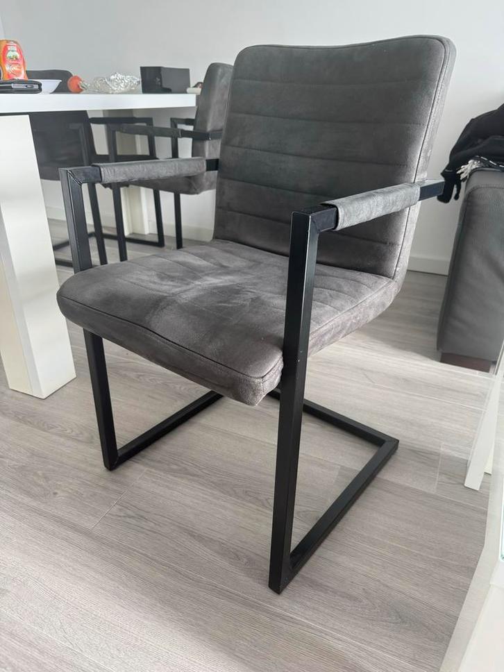4 Grijs Eettafel Stoelen - Stijlvol en Comfortabel, Huis en Inrichting, Stoelen, Gebruikt, Vier, Metaal, Grijs, Ophalen